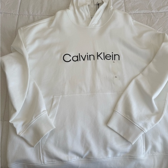 Calvin Klein Men's Sweater in White - Picture 1 of 4